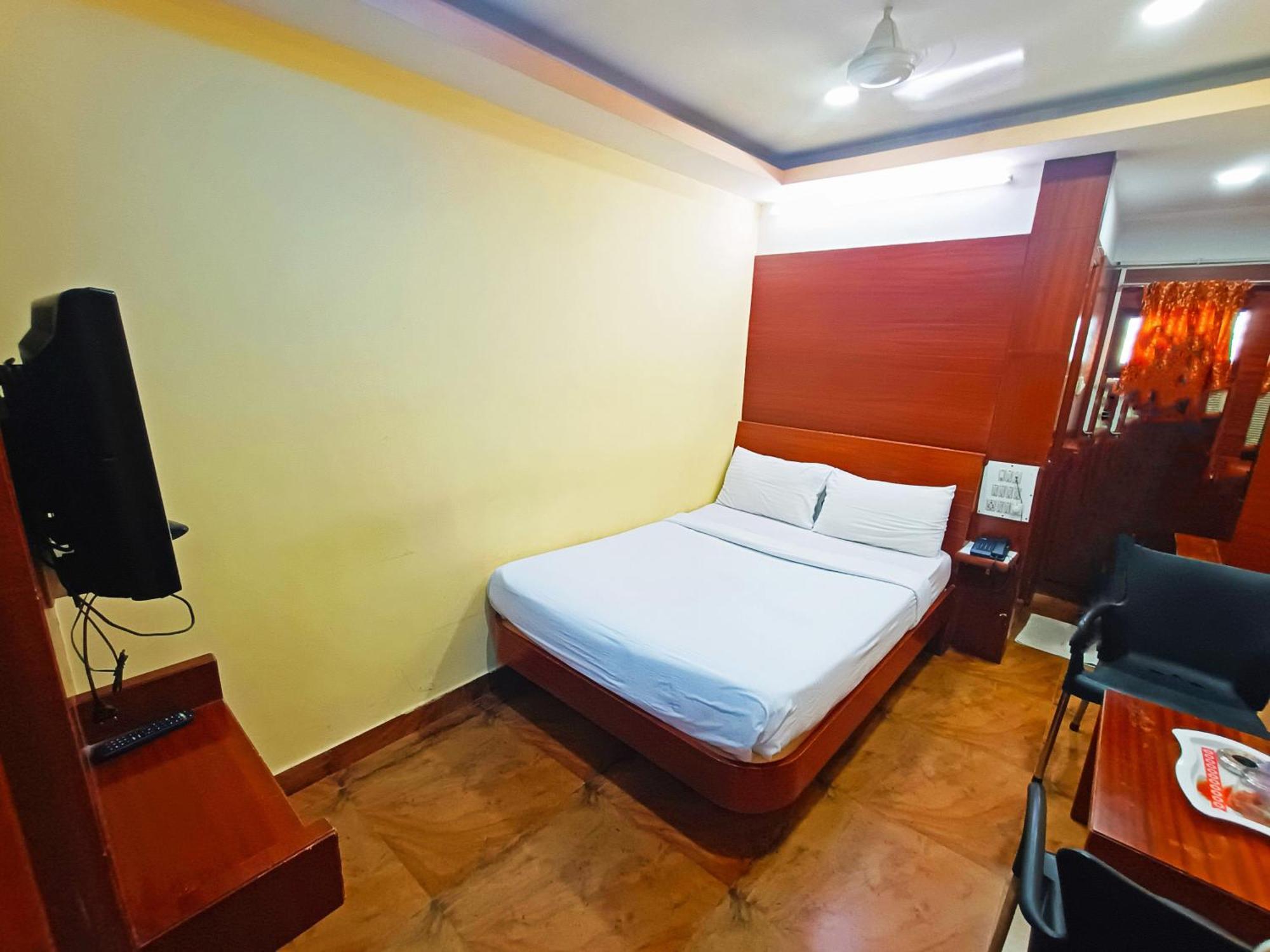 Pavithra Paradise Hotel Bangalore Bagian luar foto