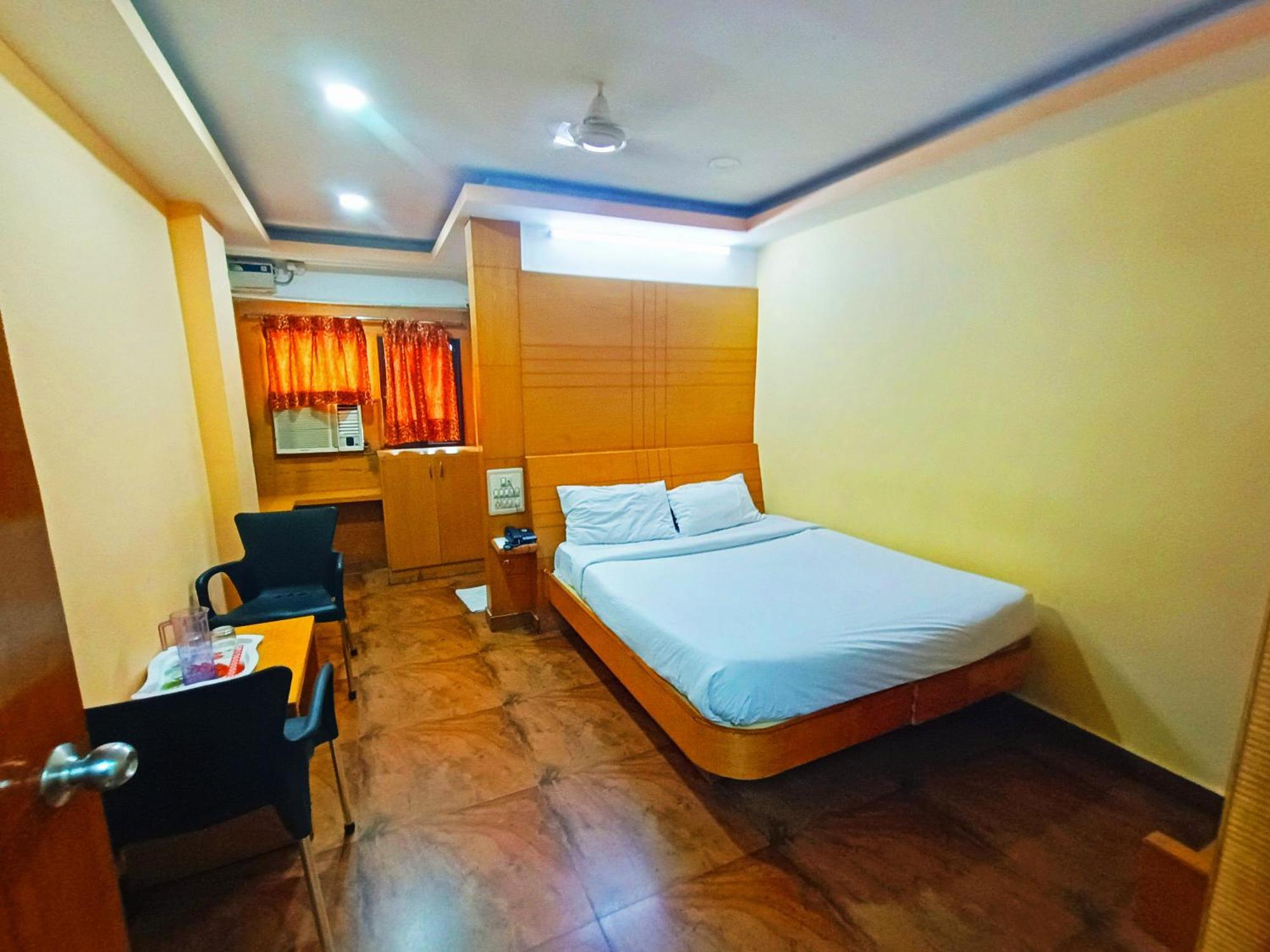 Pavithra Paradise Hotel Bangalore Bagian luar foto