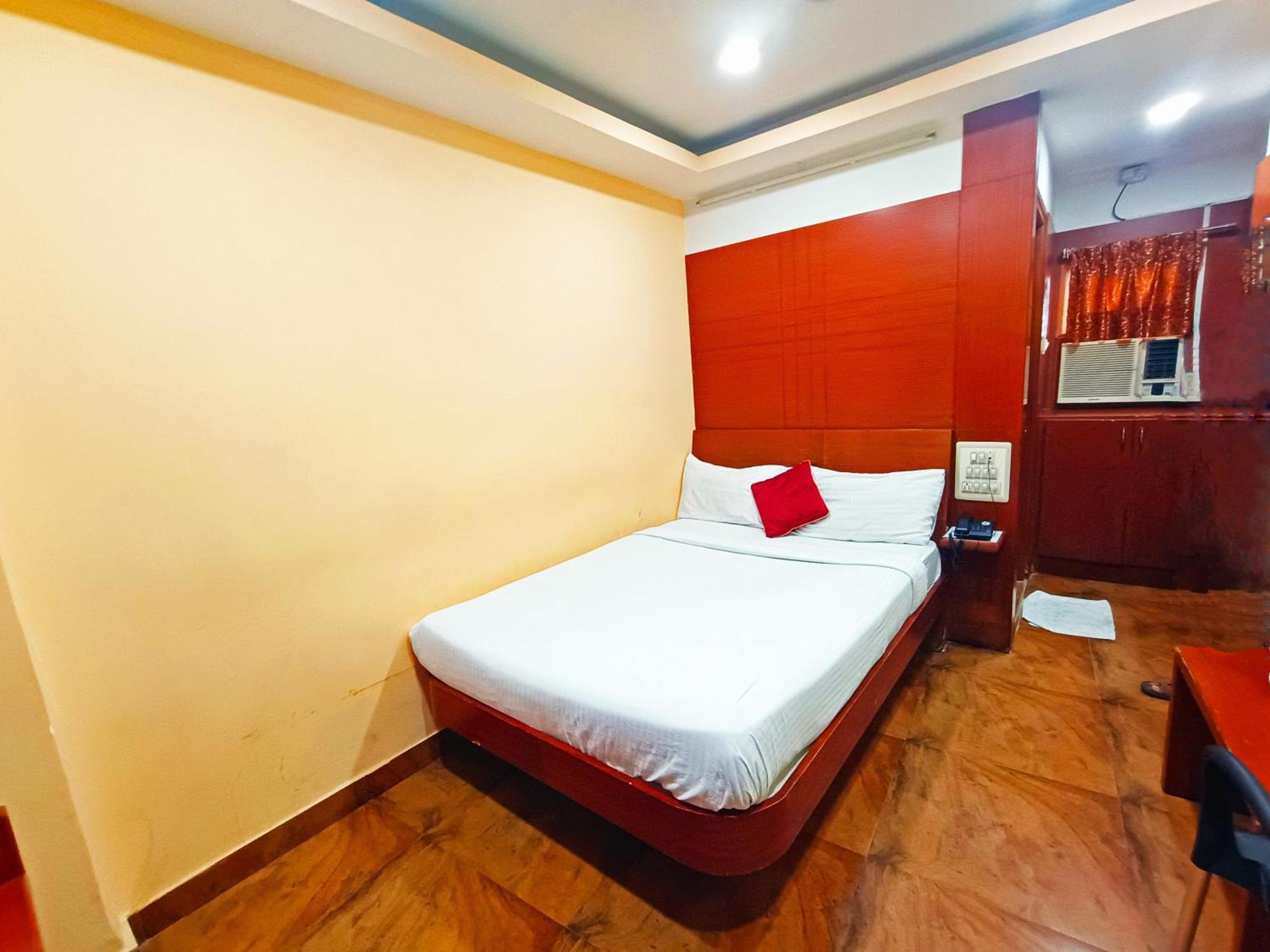 Pavithra Paradise Hotel Bangalore Bagian luar foto