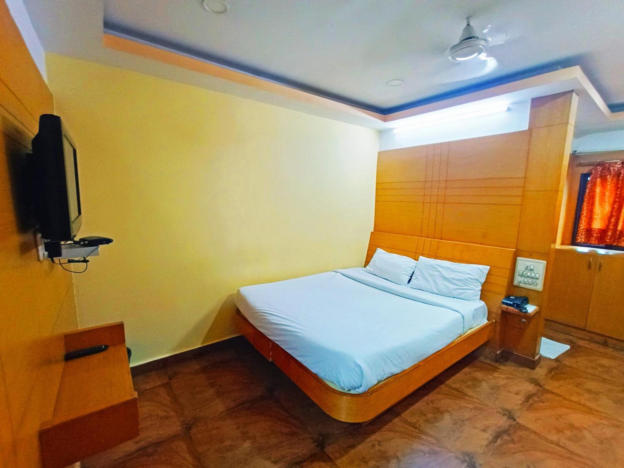 Pavithra Paradise Hotel Bangalore Bagian luar foto