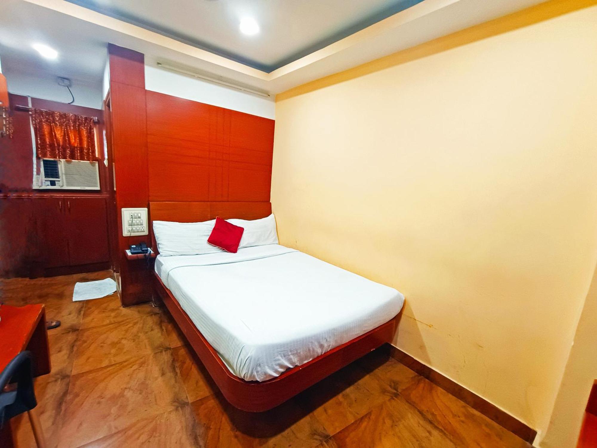Pavithra Paradise Hotel Bangalore Bagian luar foto