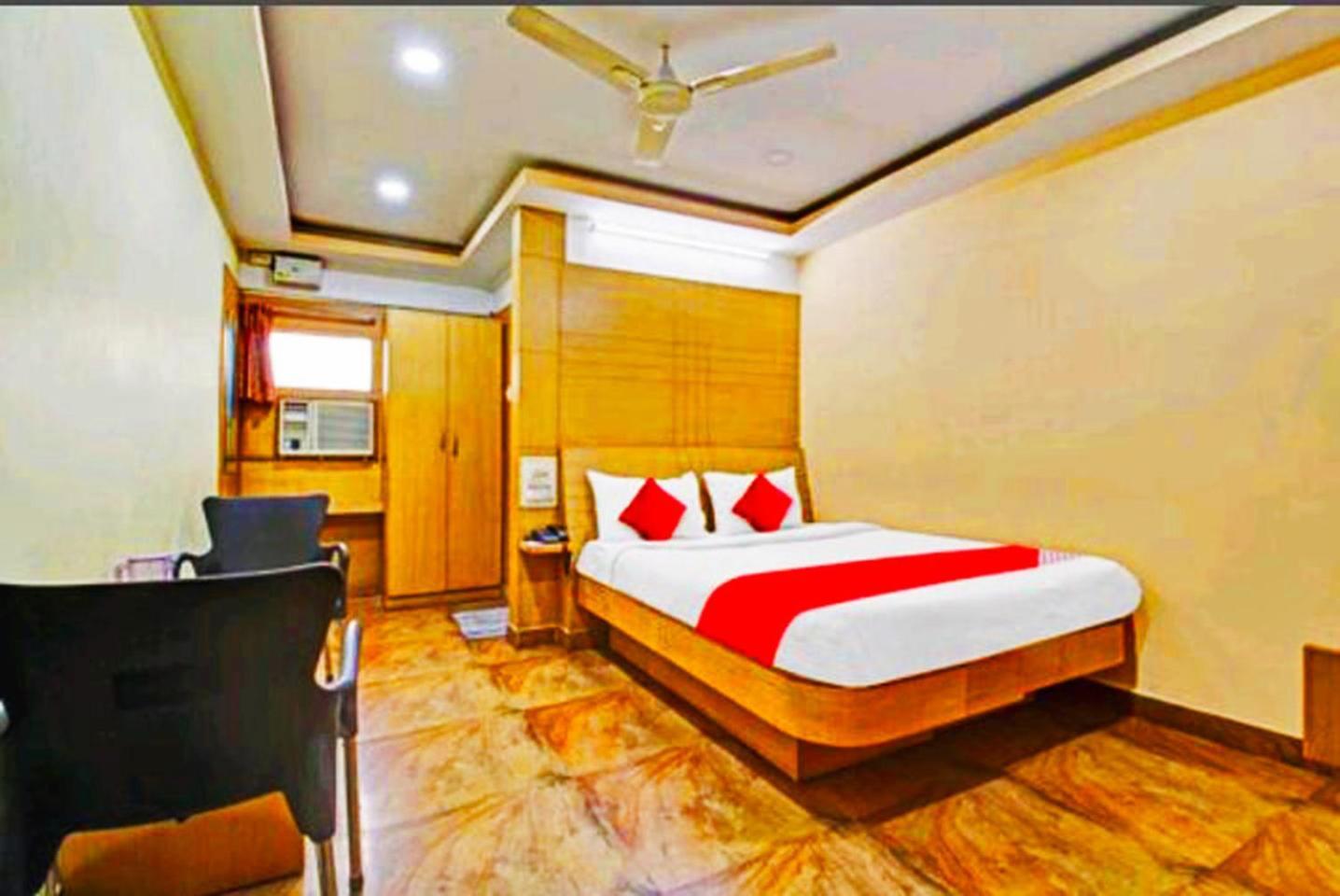 Pavithra Paradise Hotel Bangalore Bagian luar foto